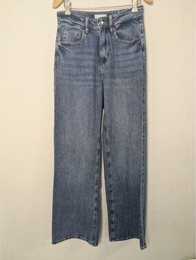 H&M Medium Wash Wide Leg Jeans – Size US 2 High Waisted Tapered Denim